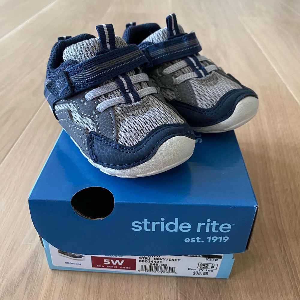 Stride Rite Kylo Sneaker in Very Good Condition